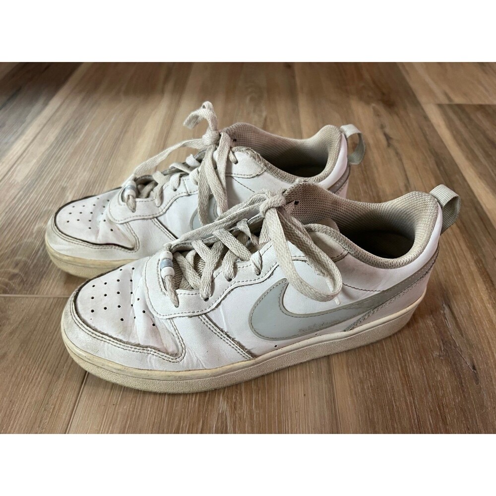 Girls or Boys Nike Court Borough Low White Tennis Sneakers Shoes sz 7Y